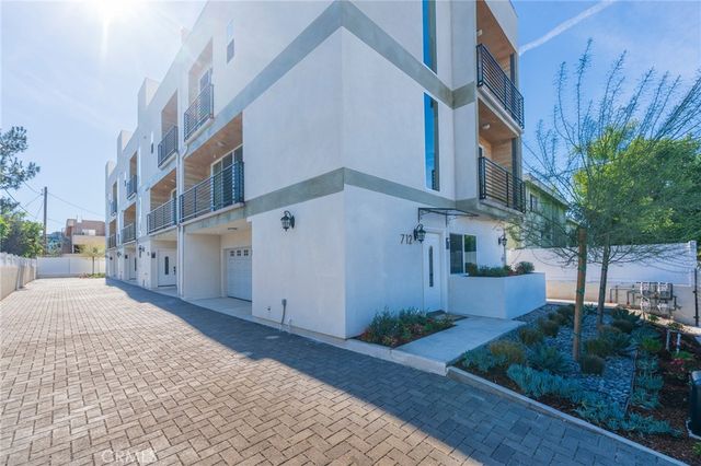 712 N Chestnut Avenue, Los Angeles, CA 90042