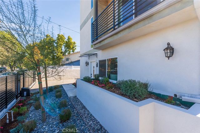 712 N Chestnut Avenue, Los Angeles, CA 90042
