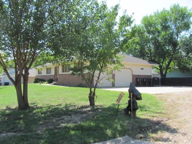 402 Winn Rd, Salina, KS 67401