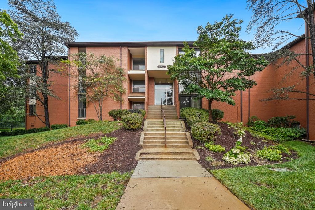 8007 MANDAN RD #201, Greenbelt, MD 20770