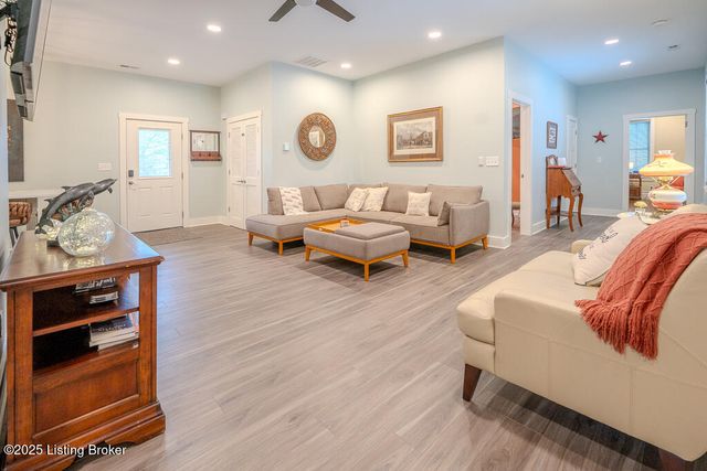 109 S Walnut Ave, La Grange, KY 40031