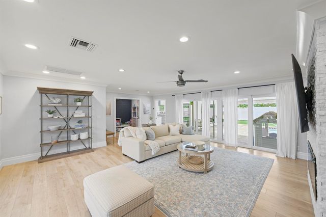 621 Apple Tree Lane, Boca Raton, FL 33486