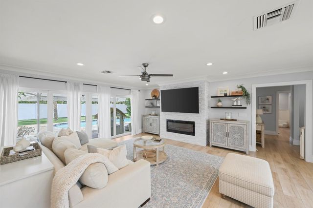 621 Apple Tree Lane, Boca Raton, FL 33486