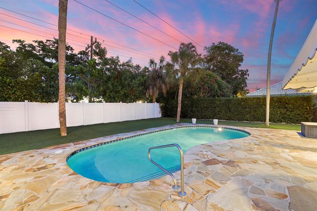 621 Apple Tree Lane, Boca Raton, FL 33486
