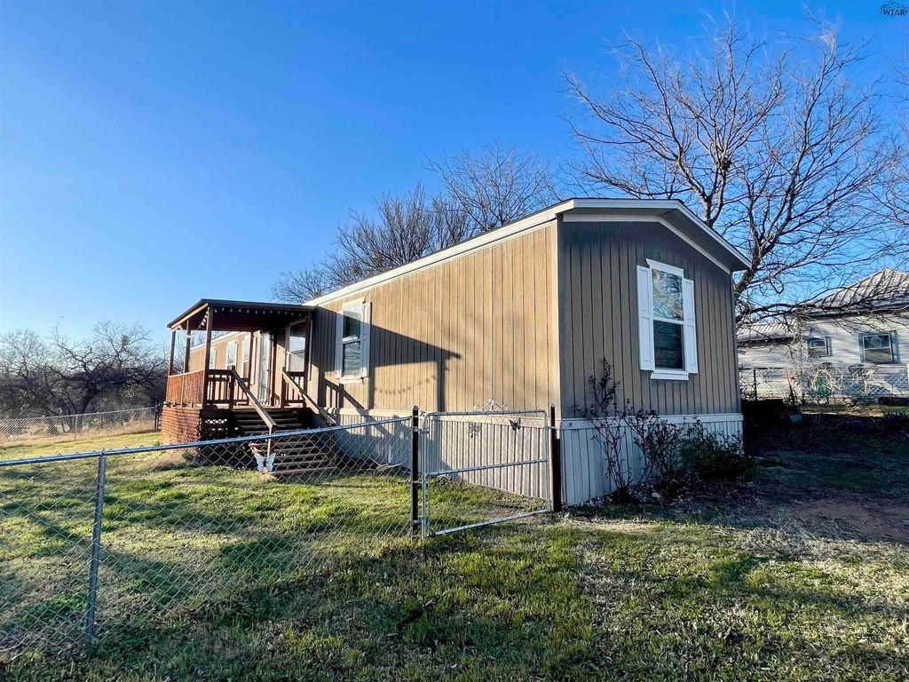 509 S ANGELINA AVENUE, Henrietta, TX 76365