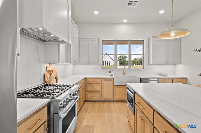 203 Glenview Circle, Belton, TX 76513