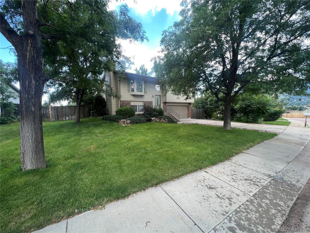3835 Glenhurst Street, Colorado Springs, CO 80906