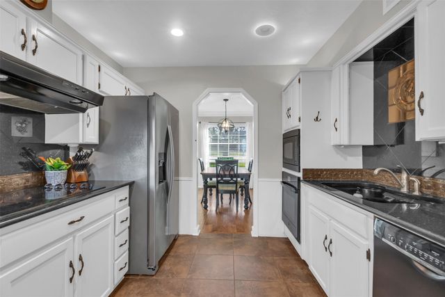 1637 Bedford Oaks Drive, Bedford, TX 76021