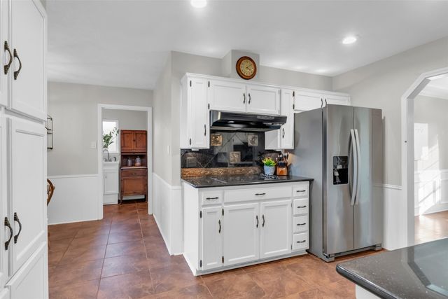 1637 Bedford Oaks Drive, Bedford, TX 76021