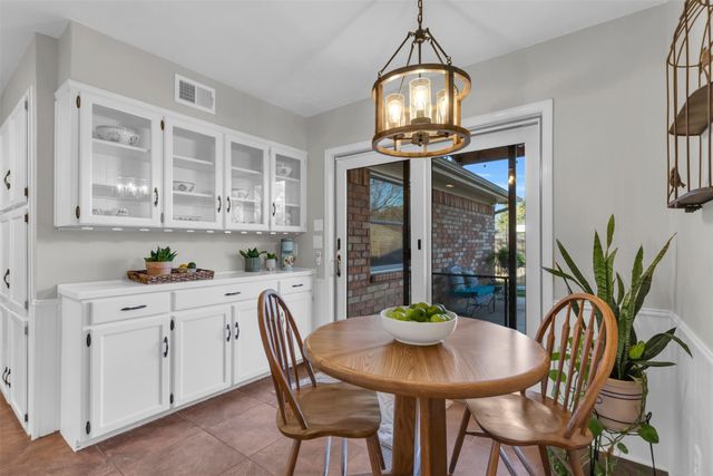 1637 Bedford Oaks Drive, Bedford, TX 76021