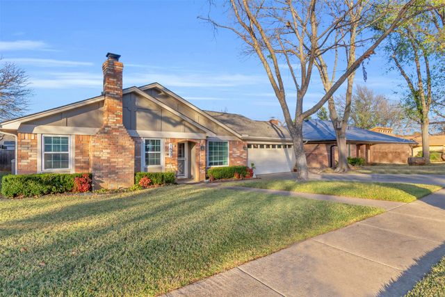 1637 Bedford Oaks Drive, Bedford, TX 76021