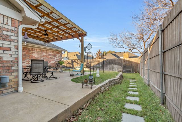 1637 Bedford Oaks Drive, Bedford, TX 76021