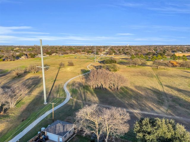 1637 Bedford Oaks Drive, Bedford, TX 76021