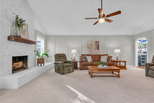 1637 Bedford Oaks Drive, Bedford, TX 76021