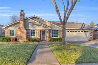 1637 Bedford Oaks Drive, Bedford, TX 76021