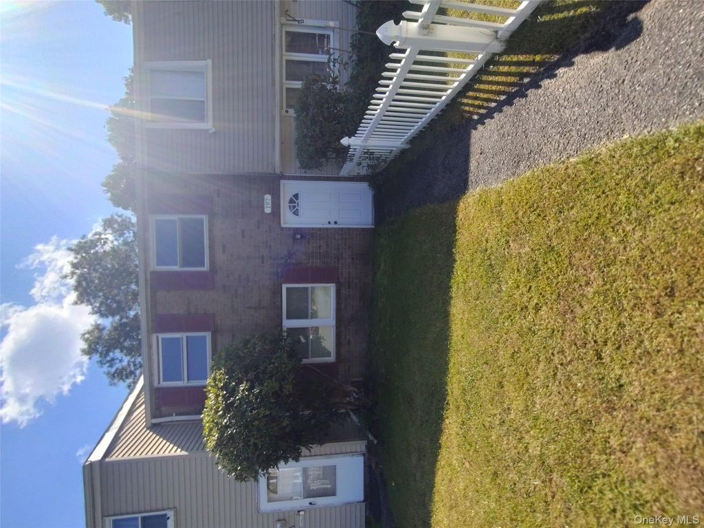 197 Hill Circle 197, Calverton, NY 11933