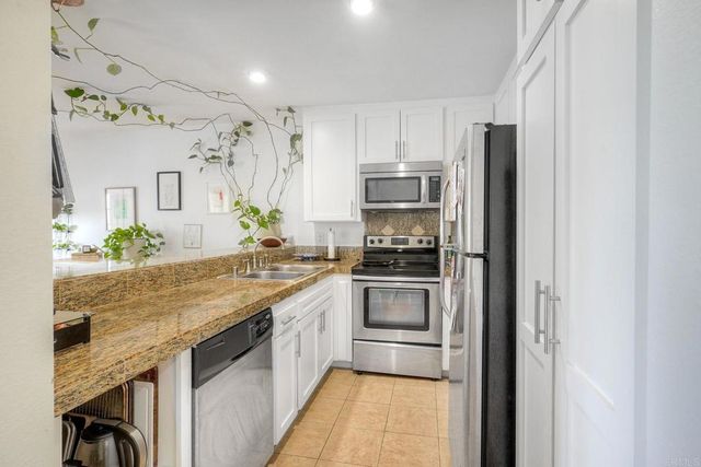 2251 Altisma Way, Carlsbad, CA 92009