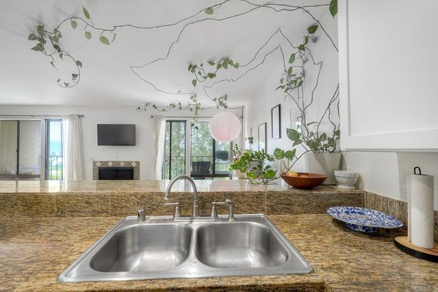 2251 Altisma Way, Carlsbad, CA 92009