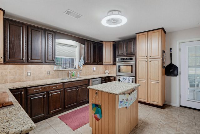 500 Seneca Drive, Waxahachie, TX 75165