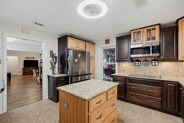 500 Seneca Drive, Waxahachie, TX 75165