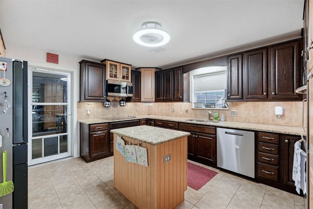 500 Seneca Drive, Waxahachie, TX 75165