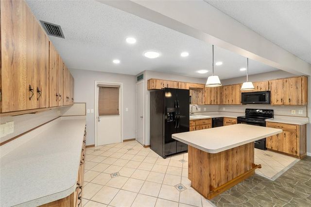 8831 SW 94TH LANE H, Ocala, FL 34481