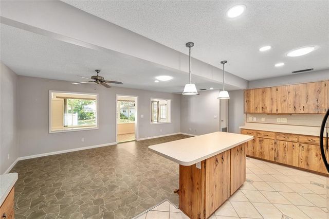 8831 SW 94TH LANE H, Ocala, FL 34481