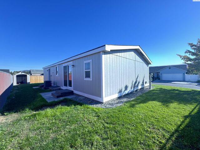 618 New Gate Dr, Prosser, WA 99350