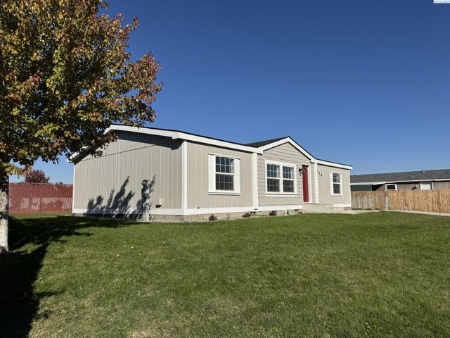 618 New Gate Dr, Prosser, WA 99350