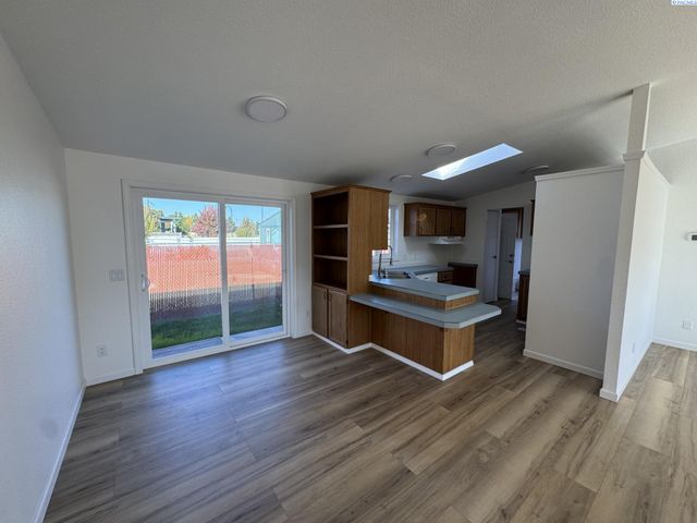 618 New Gate Dr, Prosser, WA 99350