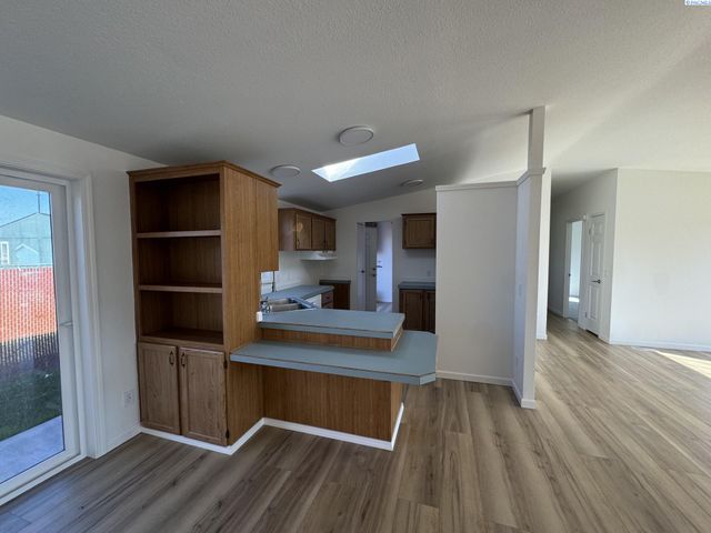 618 New Gate Dr, Prosser, WA 99350