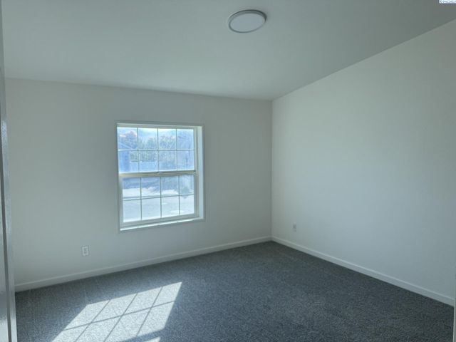 618 New Gate Dr, Prosser, WA 99350