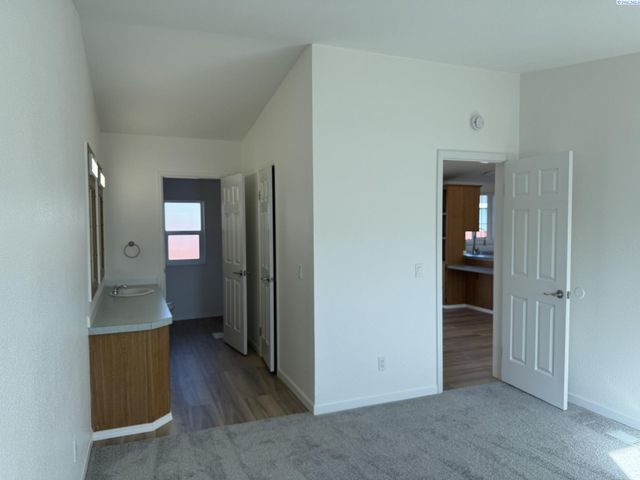 618 New Gate Dr, Prosser, WA 99350