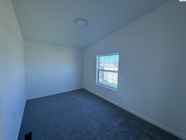 618 New Gate Dr, Prosser, WA 99350