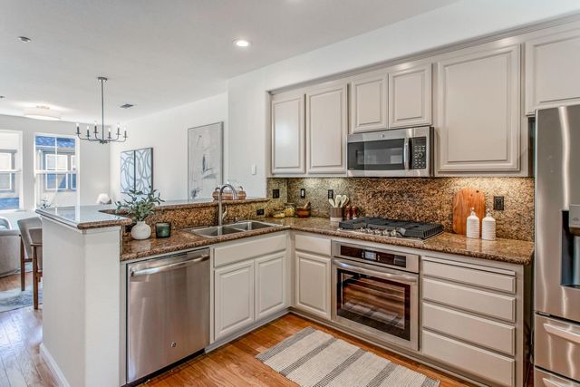 30 Royal Oak Court, Mountain View, CA 94040