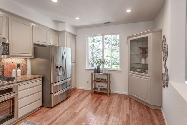 30 Royal Oak Court, Mountain View, CA 94040