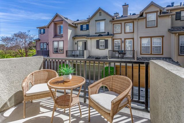 30 Royal Oak Court, Mountain View, CA 94040