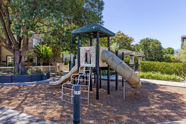 30 Royal Oak Court, Mountain View, CA 94040