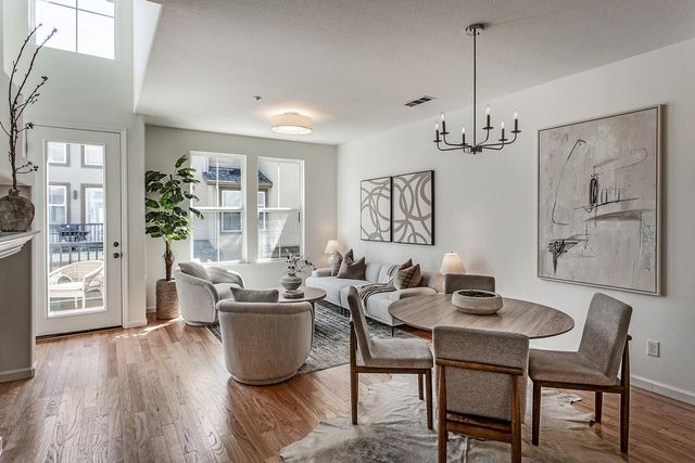 30 Royal Oak Court, Mountain View, CA 94040