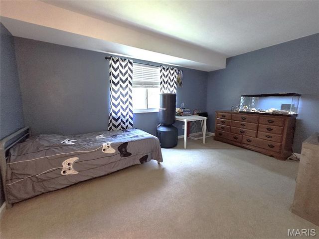 1382 Premio Drive, Fenton, MO 63026