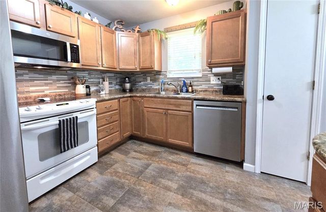 1382 Premio Drive, Fenton, MO 63026
