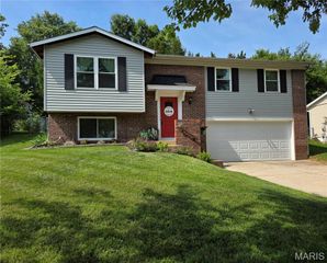 1382 Premio Drive, Fenton, MO 63026