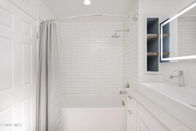 2140 Glastonbury Road, Westlake Village, CA 91361