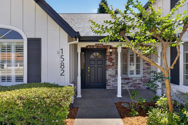 1582 Misty Wood Dr, Roseville, CA 95747