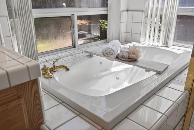 1582 Misty Wood Dr, Roseville, CA 95747