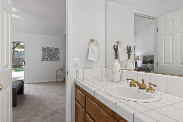 1582 Misty Wood Dr, Roseville, CA 95747
