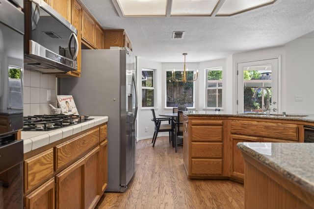 1582 Misty Wood Dr, Roseville, CA 95747