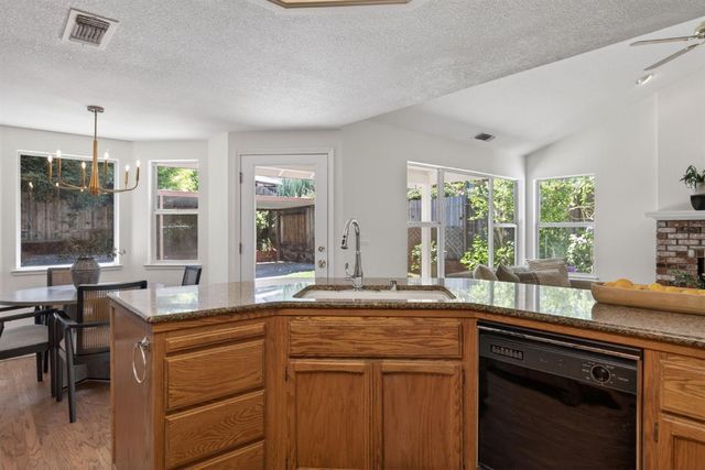 1582 Misty Wood Dr, Roseville, CA 95747