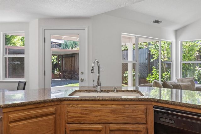 1582 Misty Wood Dr, Roseville, CA 95747