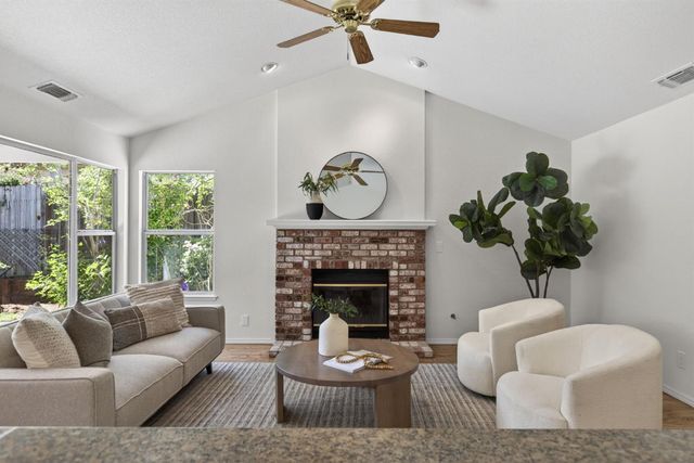 1582 Misty Wood Dr, Roseville, CA 95747